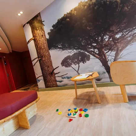 Ibis Styles Отель Антиб